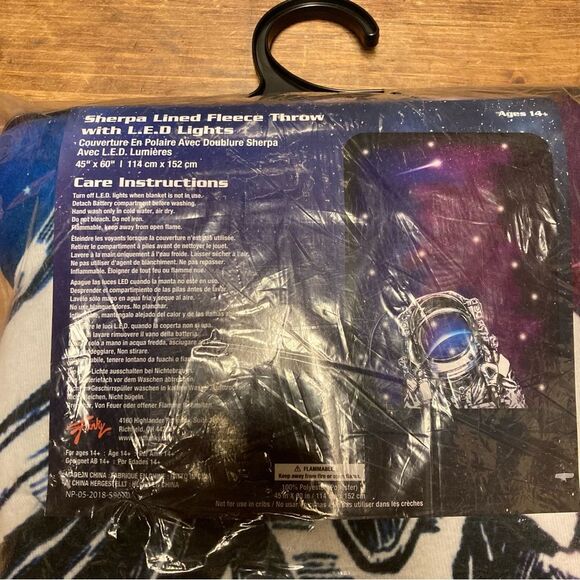 ThinkGeek Space LED Light Up Fleece Sherpa Throw Blanket New Astronaut NWT - Picture 5 of 9